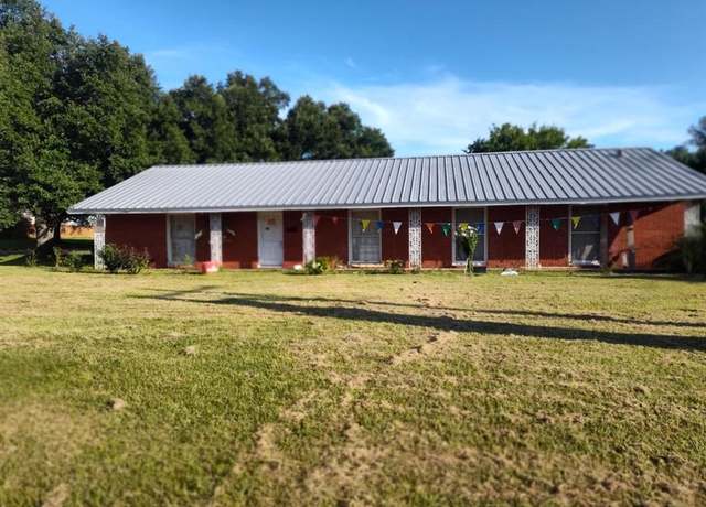 Property at 806 E Tyler St, Mexia, TX 76667, 2 beds, 2 baths