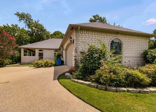 Property at 2420 Park Pl, Corsicana, TX 75110, 3 beds, 2 baths