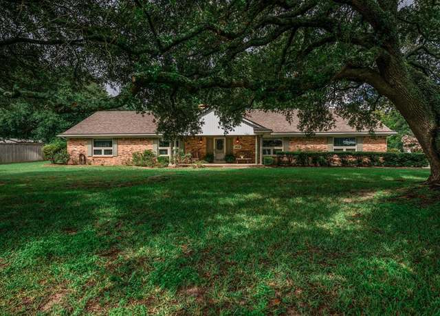 Property at 1413 S Main St S, Lindale, TX 75771, 3 beds, 2 baths