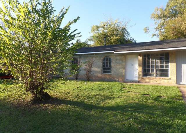 Property at 4717 Okeefe St, Bossier City, LA 71111, 3 beds, 2.5 baths