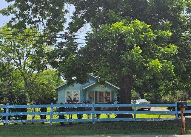 Property at 812 N Waldrip St, Grand Saline, TX 75140, 3 beds, 2 baths