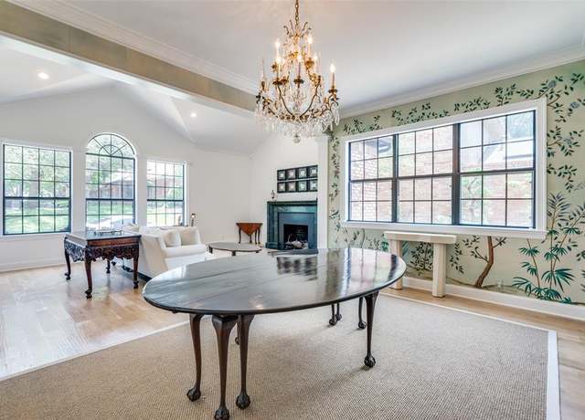 Property at 1112 Southmont Dr, Denton, TX 76205, 4 beds, 3.5 baths