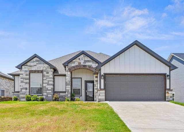 Property at 2708 San Gabriel Dr, Granbury, TX 76048, 3 beds, 2 baths