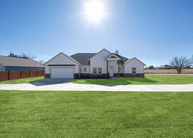 Property at 1001 Don Eve Ct, Azle, TX 76020, 4 beds, 2.5 baths