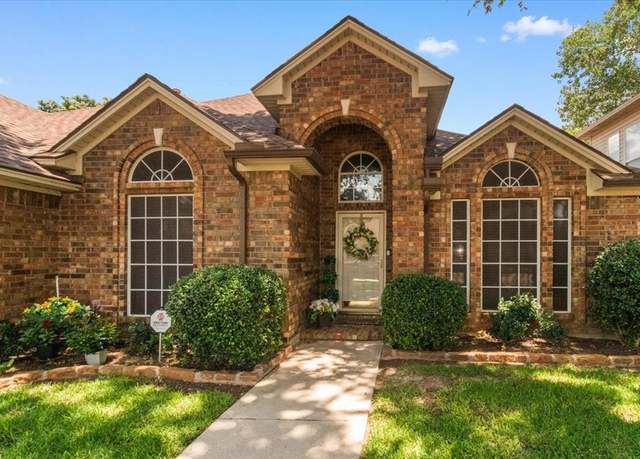 Property at 6321 Cobblestone Ln, Arlington, TX 76001, 4 beds, 3 baths