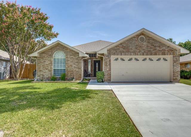 Property at 3234 Wuthering Cir, Grand Prairie, TX 75052, 3 beds, 2 baths