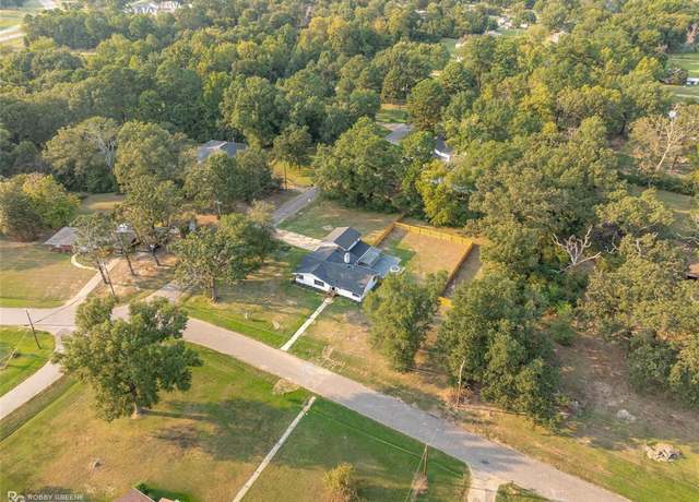 Property at 850 Lincoln Dr, Shreveport, LA 71107, 4 beds, 3 baths