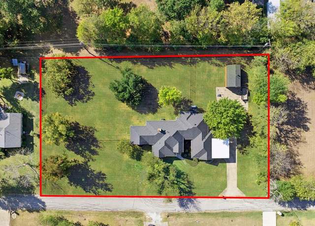 Property at 308 N Elm, Quinlan, TX 75474, 3 beds, 2.5 baths