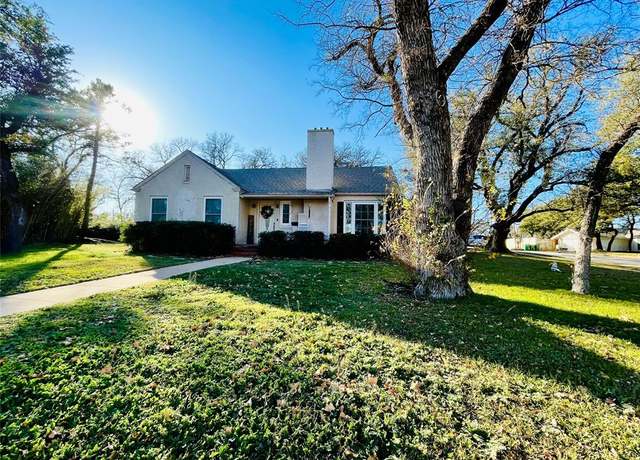 Property at 401 S Hillcrest Ave, Eastland, TX 76448, 3 beds, 2 baths