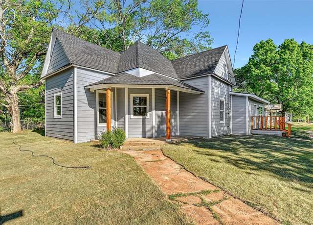 Property at 702 S 4th St, Bonham, TX 75418, 3 beds, 2.5 baths