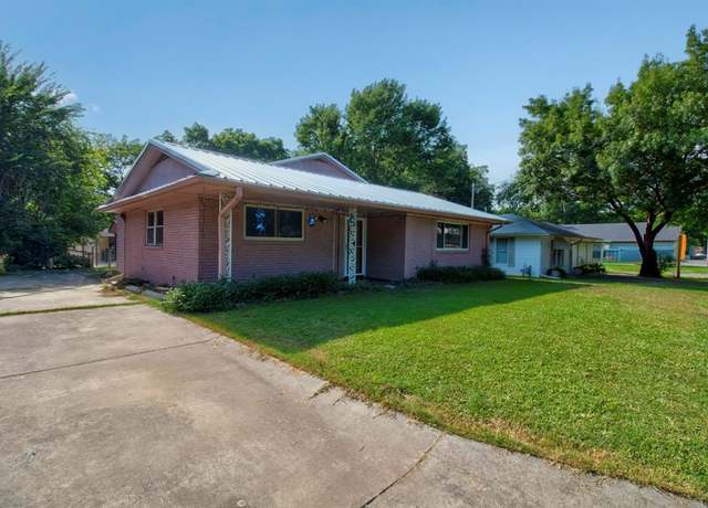 Property at 929 Dodson St, Gainesville, TX 76240, 3 beds, 2 baths
