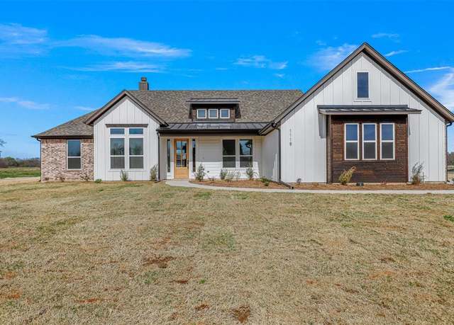 Property at 1118 Silver Sage Trl, Weatherford, TX 76085, 4 beds, 2.5 baths