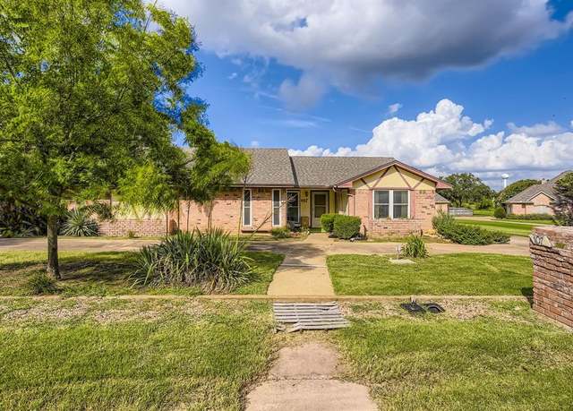 Property at 107 San Medina Ln, Joshua, TX 76058, 5 beds, 4.5 baths