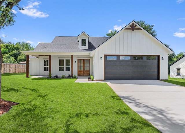 Property at 1610 Cheyenne Trl, Granbury, TX 76048, 3 beds, 2 baths