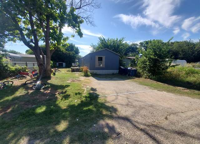 Property at 5421 Lake View Dr, Granbury, TX 76048, 4 beds, 2 baths