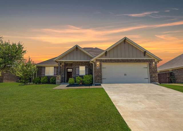 Property at 4017 Kensington Dr, Sanger, TX 76266, 4 beds, 2 baths