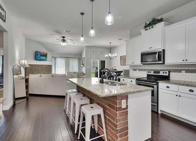 Property at 4017 Kensington Dr, Sanger, TX 76266, 4 beds, 2 baths