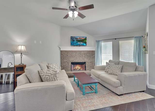 Property at 4017 Kensington Dr, Sanger, TX 76266, 4 beds, 2 baths