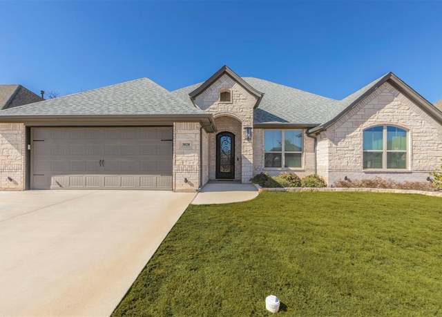 Property at 3028 Reed Ct, Granbury, TX 76048, 4 beds, 2.5 baths