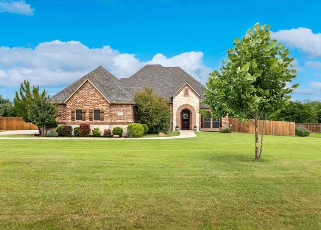 Property at 5651 Lucca Dr, Fort Worth, TX 76140, 4 beds, 2.5 baths