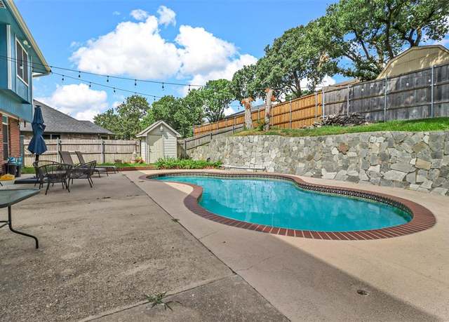 Property at 2112 Meadowview Dr, Corinth, TX 76210, 4 beds, 2.5 baths