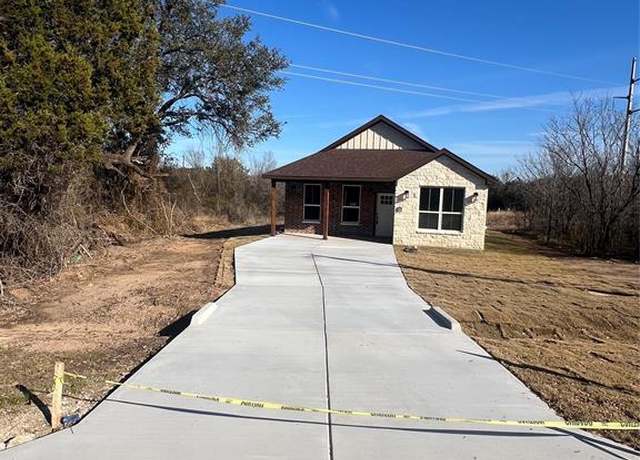 Property at 5741 Black Pine Cir, Granbury, TX 76048, 3 beds, 2 baths