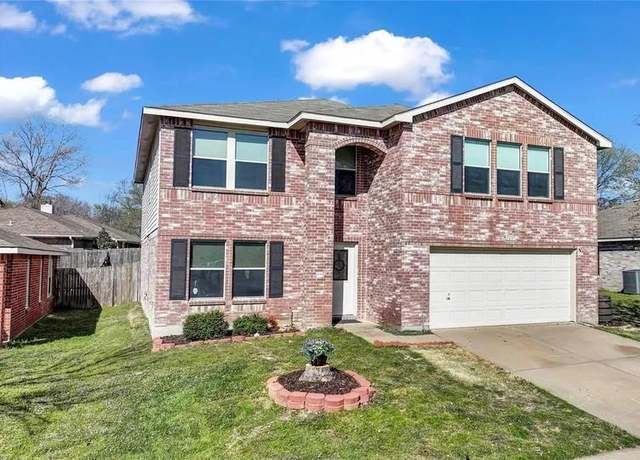 Property at 5237 Bedfordshire Dr, Fort Worth, TX 76135, 5 beds, 3 baths