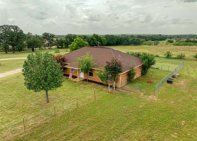 Property at 1300 Knob Rd, Springtown, TX 76082, 3 beds, 2 baths