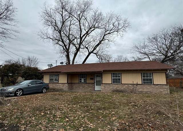 Property at 412 Coleman St, Waxahachie, TX 75165, 3 beds, 2 baths
