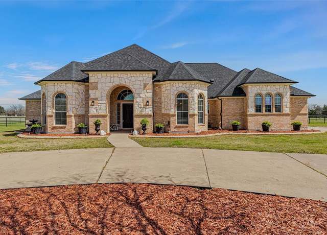 Property at 477 Horseshoe Bnd, Royse City, TX 75189, 3 beds, 2.5 baths