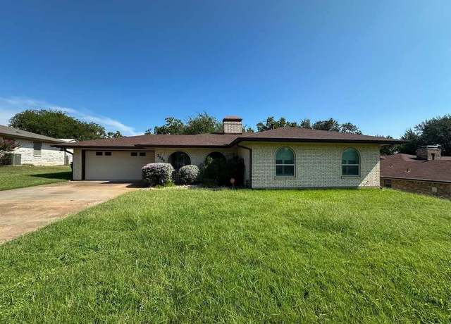 Property at 2525 Lowrey Dr, Gatesville, TX 76528, 3 beds, 2 baths