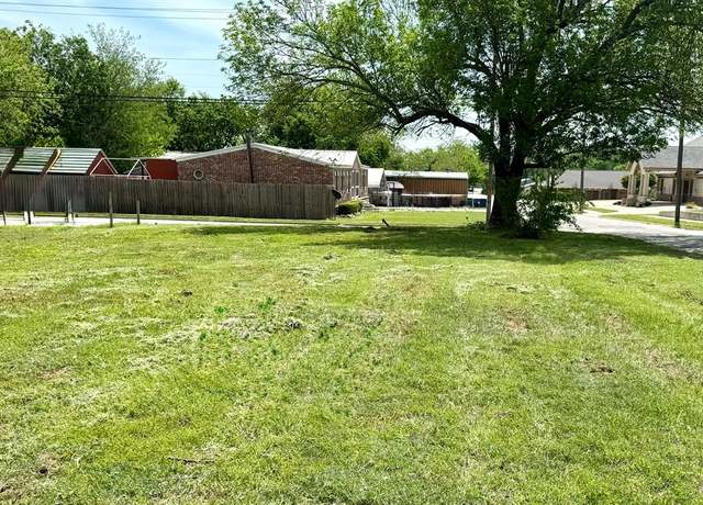 Property at 900 N Mason St, Bowie, TX 76230