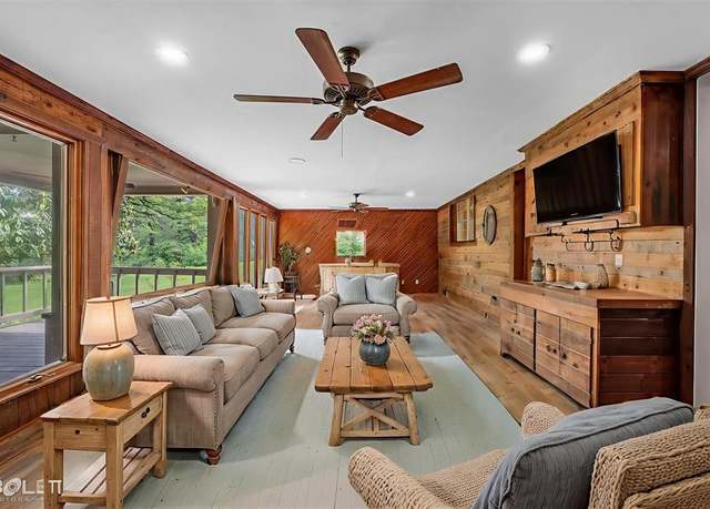 Property at 5764 Jefferson Paige Rd, Shreveport, LA 71119, 4 beds, 3 baths