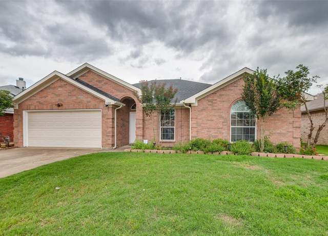 Property at 1604 Sanibel Ln, Arlington, TX 76018, 4 beds, 2 baths