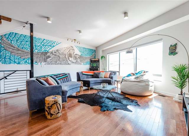 Property at 500 1st Ave, Dallas, TX 75226, 3 beds, 2.5 baths