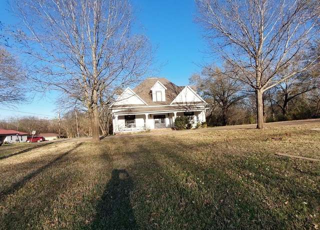 Property at 601 Holbrook St, Mount Vernon, TX 75457, 5 beds, 5.5 baths