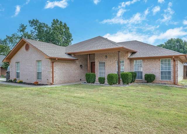Property at 517 Rose St, Chandler, TX 75758, 3 beds, 2 baths