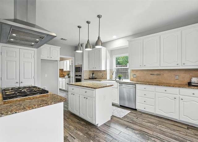 Property at 2237 Grinelle Dr, Plano, TX 75025, 3 beds, 2.5 baths