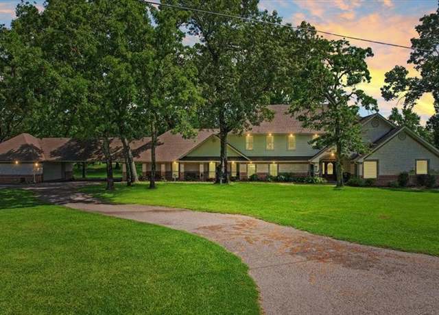 Property at 6130 Peninsula Cir, Athens, TX 75752, 4 beds, 3 baths