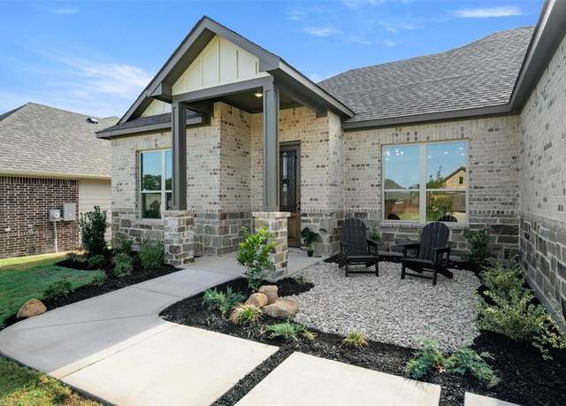 Property at 228 Rosemary Dr, Azle, TX 76020, 3 beds, 2 baths