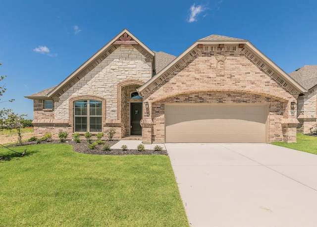 Property at 213 Navajo Trl, Alvarado, TX 76009, 3 beds, 2.5 baths