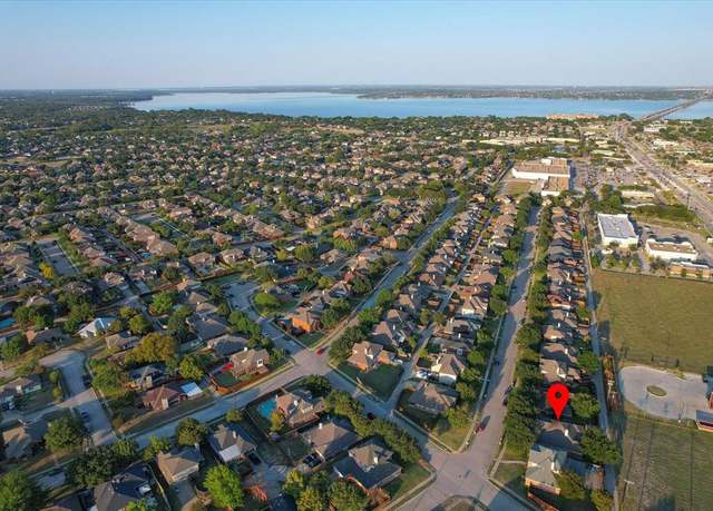 Property at 7906 Munich Dr, Rowlett, TX 75089, 4 beds, 2 baths