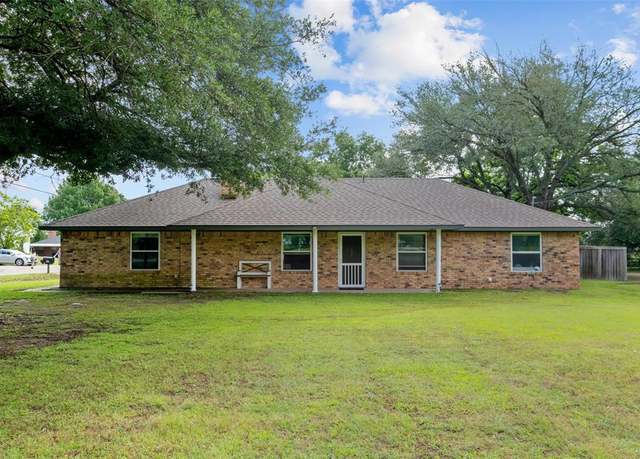 Property at 709 S Oak St, Van, TX 75790, 3 beds, 2 baths