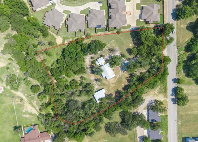 Property at 3000 4th St, Brownwood, TX 76801, 4 beds, 3 baths