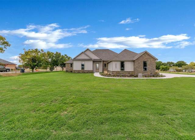 Property at 3043 Sunrise Trl, Weatherford, TX 76088, 4 beds, 3.5 baths