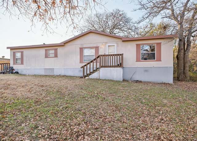 Property at 331 Prairie Ln, Azle, TX 76020, 3 beds, 2 baths