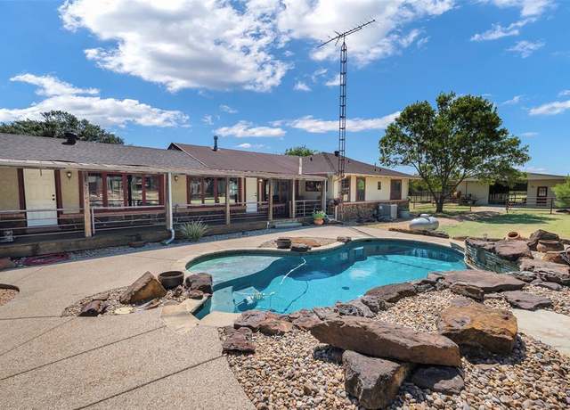 Property at 469 Springs Rd, Valley View, TX 76272, 3 beds, 2.5 baths