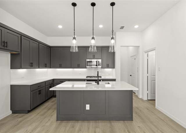 Property at 913 Janwood Dr, Plano, TX 75075, 3 beds, 2.5 baths