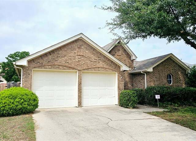 Property at 4825 Bridle Path Way, Fort Worth, TX 76244, 3 beds, 2 baths