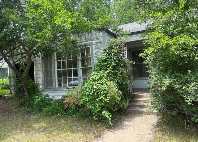 Property at 3705 Ellsmere Ct, Fort Worth, TX 76103, 3 beds, 1 bath
